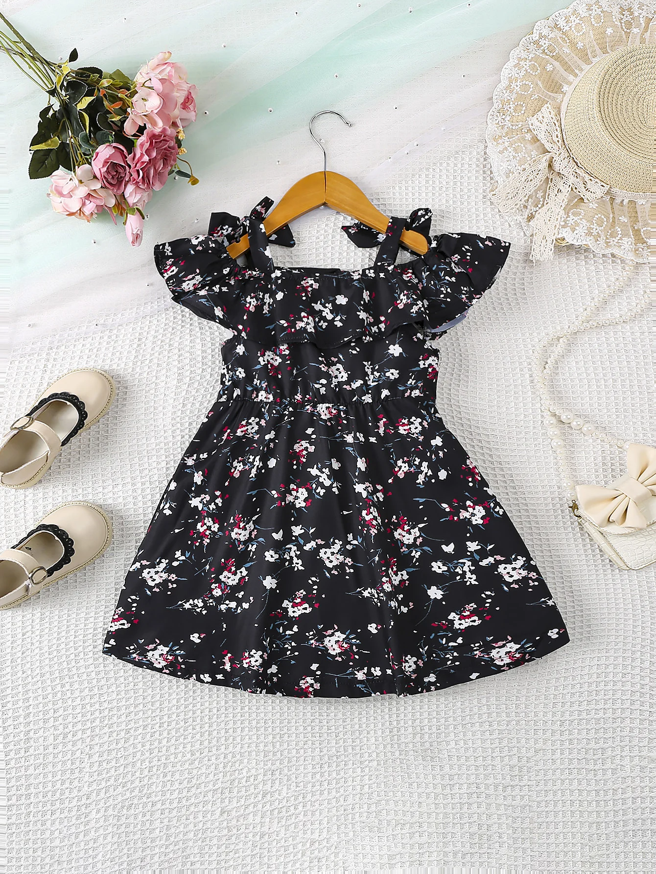 Summer Girls\' Black Fragmented Flowers Refreshing and Cute Casual Strap Dress