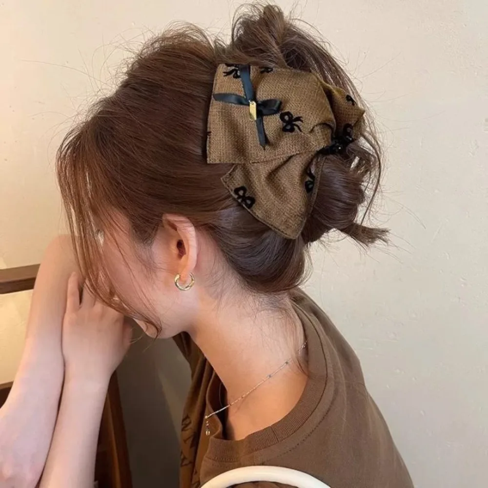 

Creative Polka Dot Cloth Triangle Hair Claw Heart Bowknot Bow Hair Clip Cute Headdress Large Shark Clip Female