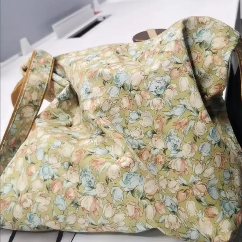 Minimally Casual Collision Floral Canvas for Early Spring and Summer Large Capacity Single Shoulder Crossbody Underarm Tote Bag