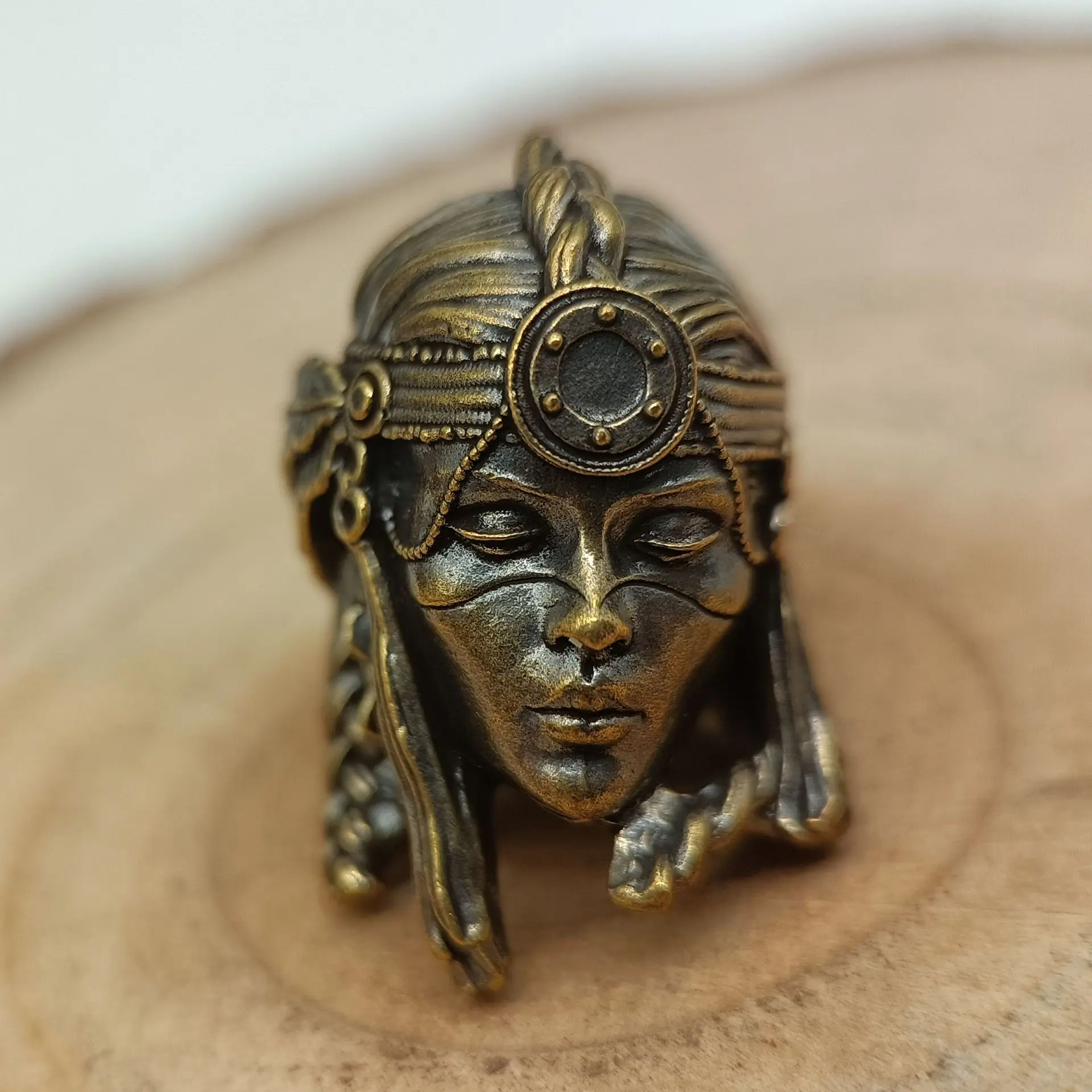 

Female warrior head Knife Beads EDC Wear Paracord Tools Brass Copper Lanyard Pendants Character Style Key Rings DIY Accessories