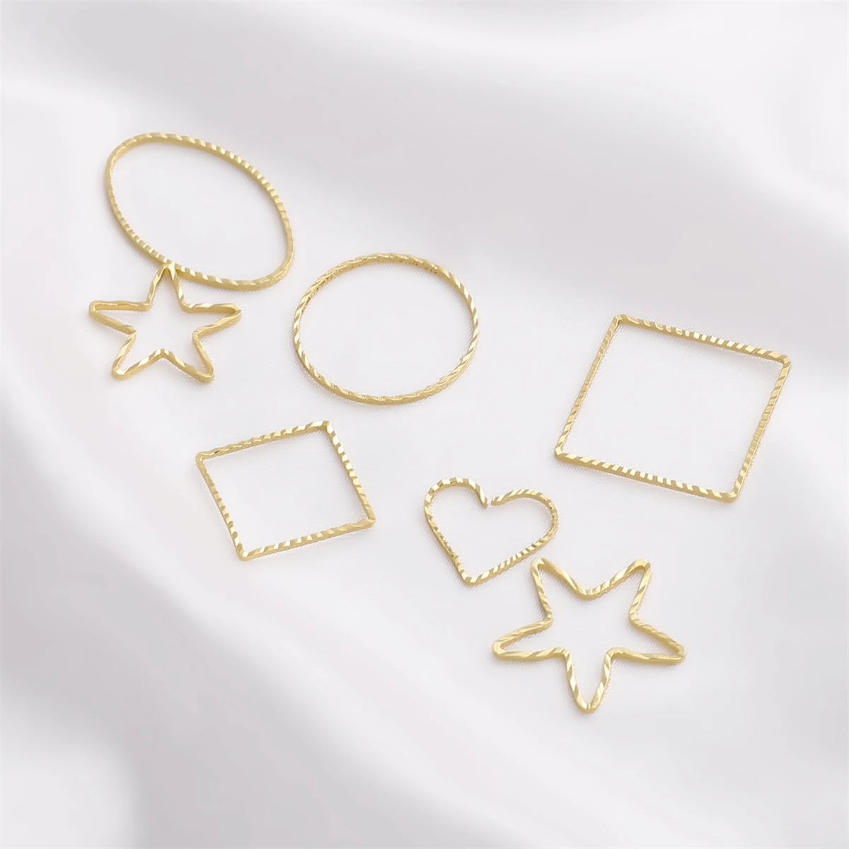 4pcs 14K Gold Plated Brass Geometry Circle Heart Star Charms Pendant for Womens' Earring Necklace Jewelry Findings Making