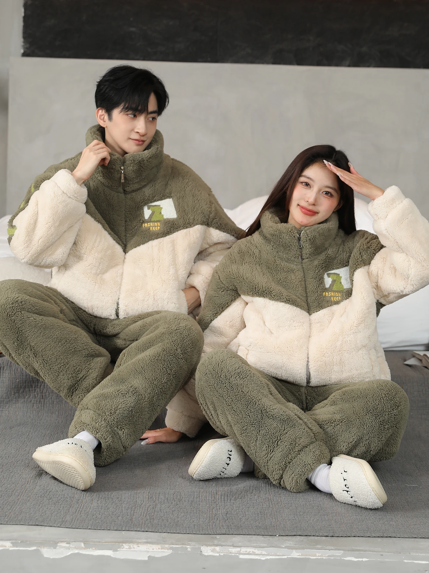 2025 Coral Fleece Couples Pajamas Men's Thickened Winter Home Clothes Long Sleeve Leisure Suit for Youth Suitable for Outdoor