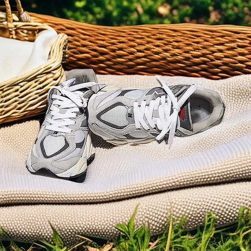 

Elevating Couples' Sport Style with Timeless Charm,Revamped Collection: Women's Co-Branded Retro Running Shoes