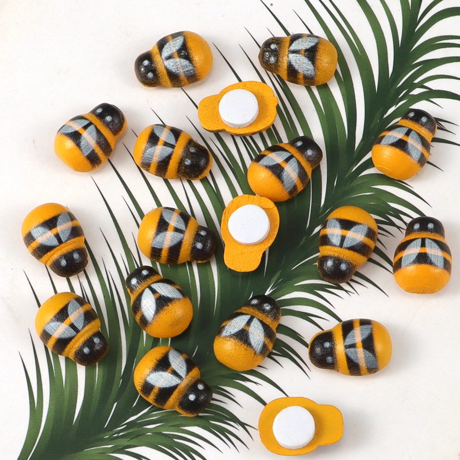 50/100pcs Mini Wooden Bee Colorful Ladybug with Glue Flatback Cabochon Miniature Ornament for Scrapbooking DIY Craft Accessories