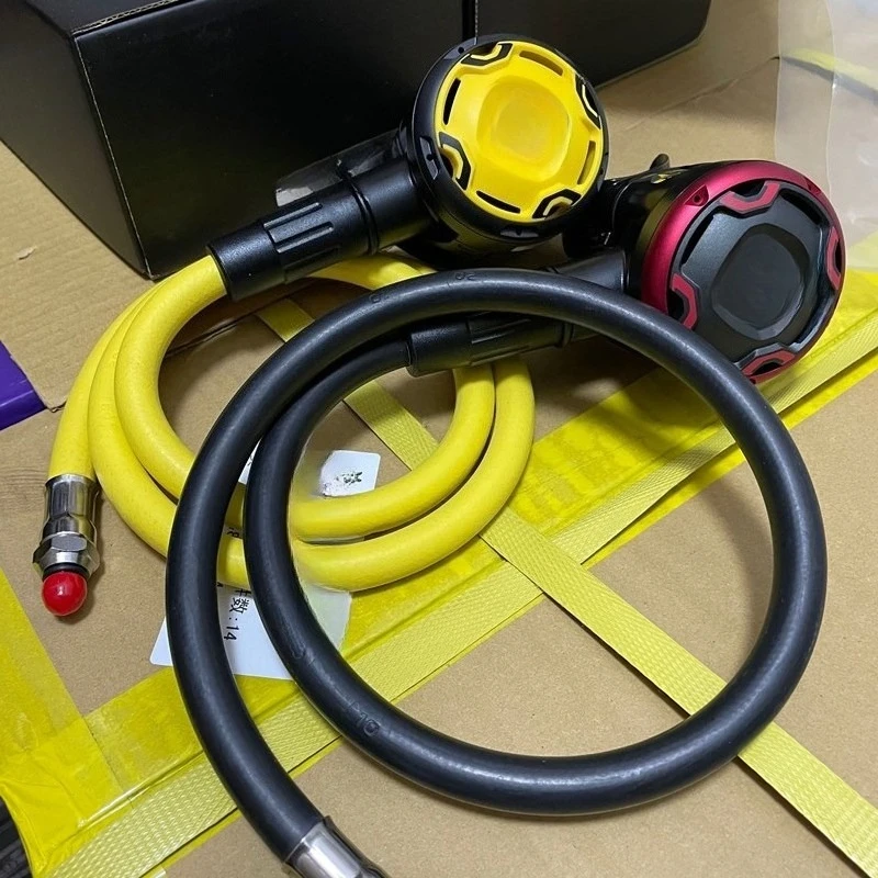 جهاز تنفس صمام تخفيض ضغط الرأس من المرحلة الأولى والثانية للغوص، مقياس الضغط