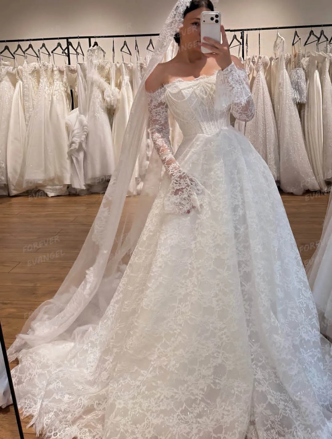 Simple Appliques Wedding Dresses Woman's A Line Bride Gowns Sexy Long Sleeve Tulle Boat Neck Fluffy Vestidos De Noche Customized