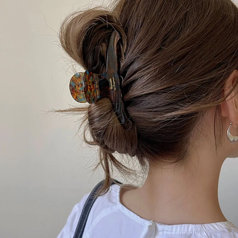 1pc Fashionable High-End Half-Hair Clip Tea Color Line Pattern Mint Brown Arc Hair Women Geometric Temperament Vintage Hair Clip