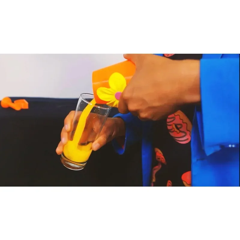 Mago Flash COMEDY WATERING CAN (Gimmicks and Online Instructions) Money Magic Kids Show and Balloon Performer Stage Parlor Trick