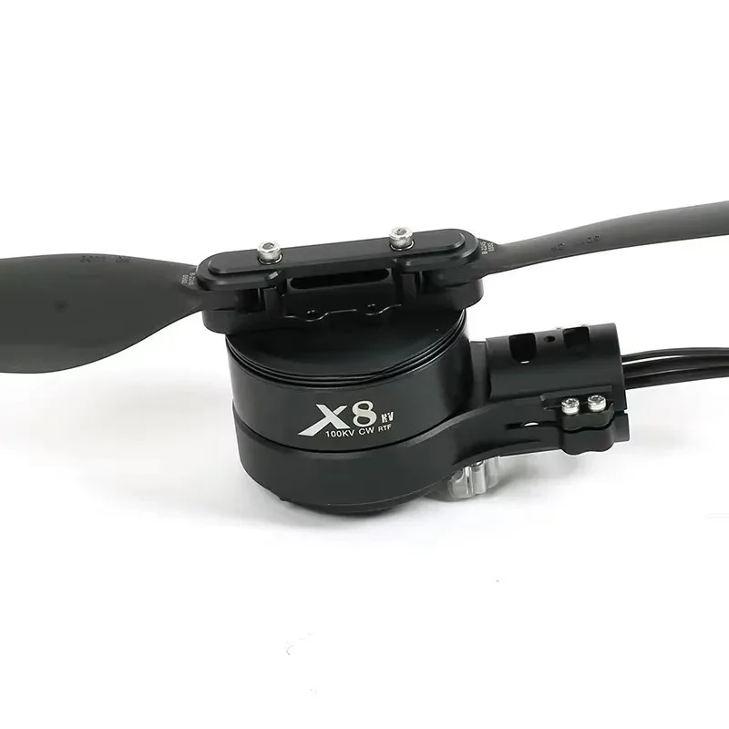 The brushless motor of the X8 agricultural drone matches 3011 propeller, and load-bearing capacity is 20L, 30L, 40L.