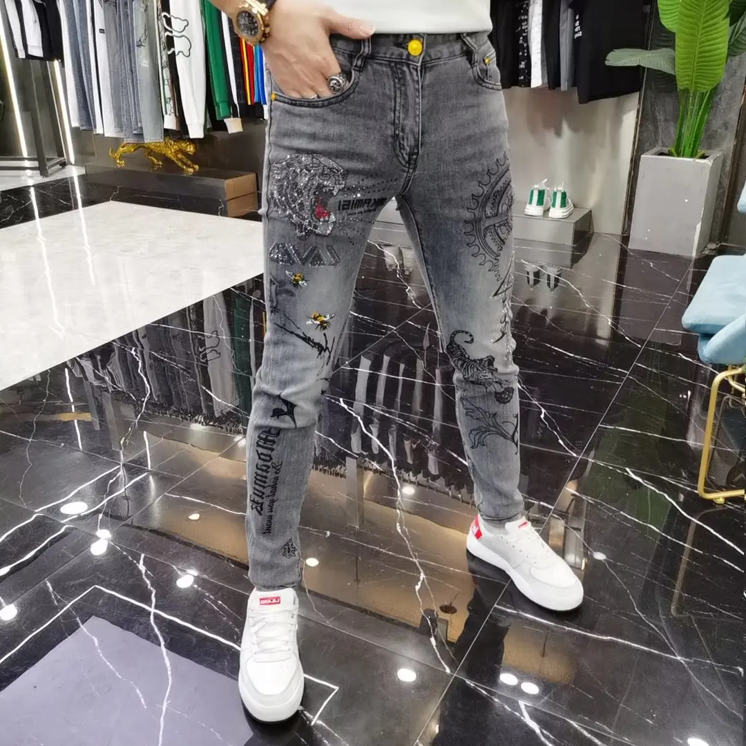 

Мужские джинсы Heavy Duty: модные, приталенные, повседневные, с принтом и стразами, осенние, трендовые, из хлопкового стрейч-денима