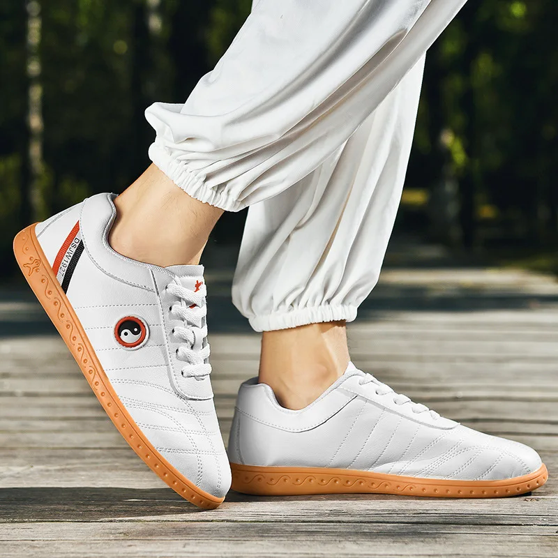 New Gift Parks Taekwondo Men Sports Shoes Professional Martial Arts Tai Chi Kung Fu Shoes Taekwondo Karate Training Couple Shoes
