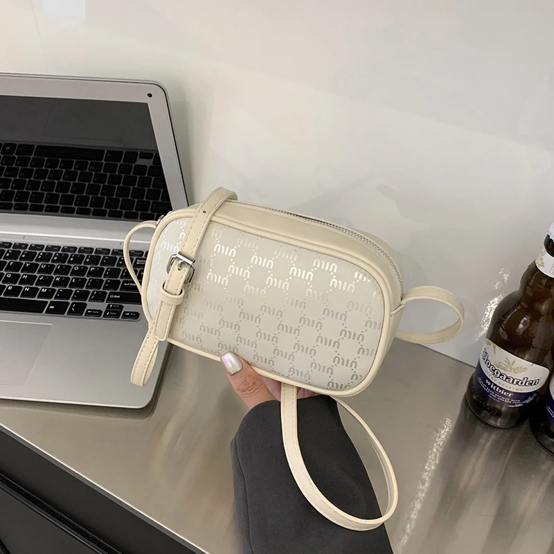 

High-End Designer Paris Fashion Crossbody Bag For Women With Elegant Classic Messenger Feature And Solid Color