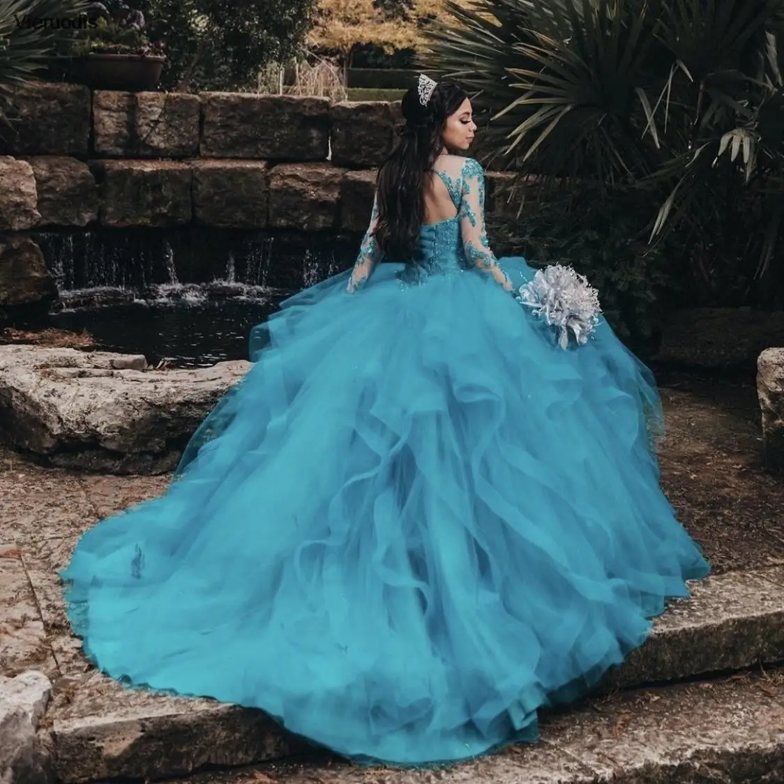 ボールガウン キンセアニェーラドレス グリーン 2021 シアーイリュージョンレース フルスリーブ ティアード スイート16年 ロングパーティードレス プラスサイズ