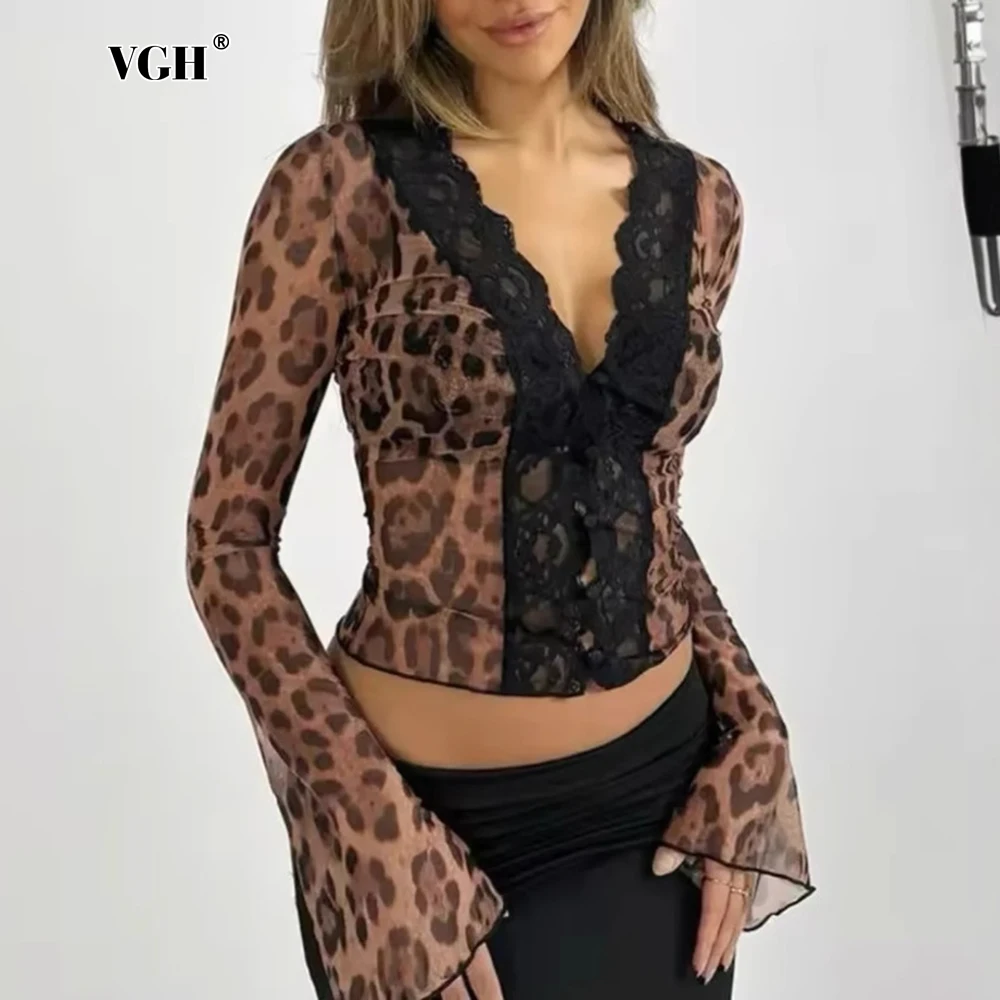 

VGH Sexy Slimming Lace Short Tops For Women V Neck Flare Sleeve Tunic Hit Color Printing Chic T Shirts Female New Autumn 2024