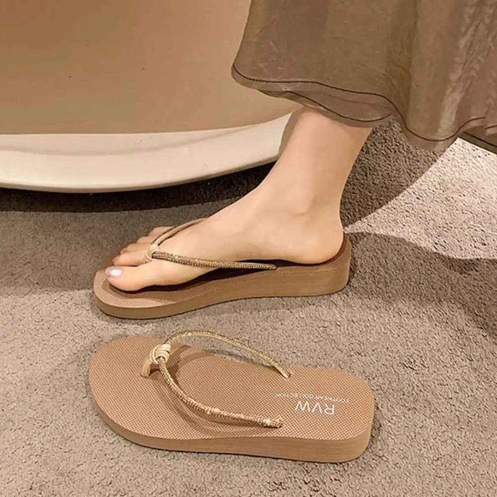 عادية بولي كلوريد الفينيل كريستال الوجه يتخبط مقاوم للماء عدم الانزلاق عطلة الشرائح الصنادل أحذية منصة نعال شاطئ النساء هدية