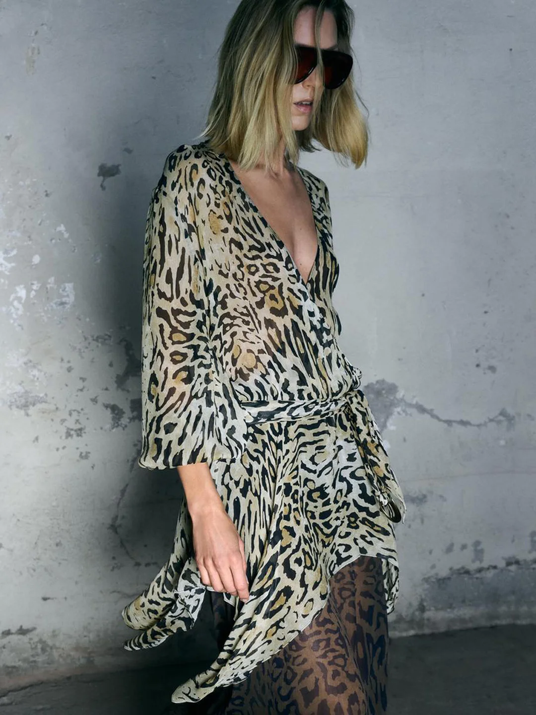 

Ele Slim Fit V-Ne Женский топ с животным принтом Faion из полиэфирного волокна Long Sve Regular Length Casual irt