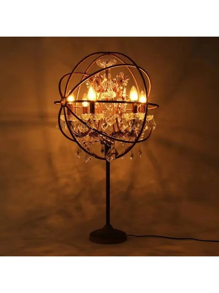 โคมไฟตั้งโต๊ะคริสตัลทรงวงแหวนเหล็กโบราณ สไตล์เรโทร โคมไฟตั้งโต๊ะที่มีเอกลักษณ์เฉพาะตัว