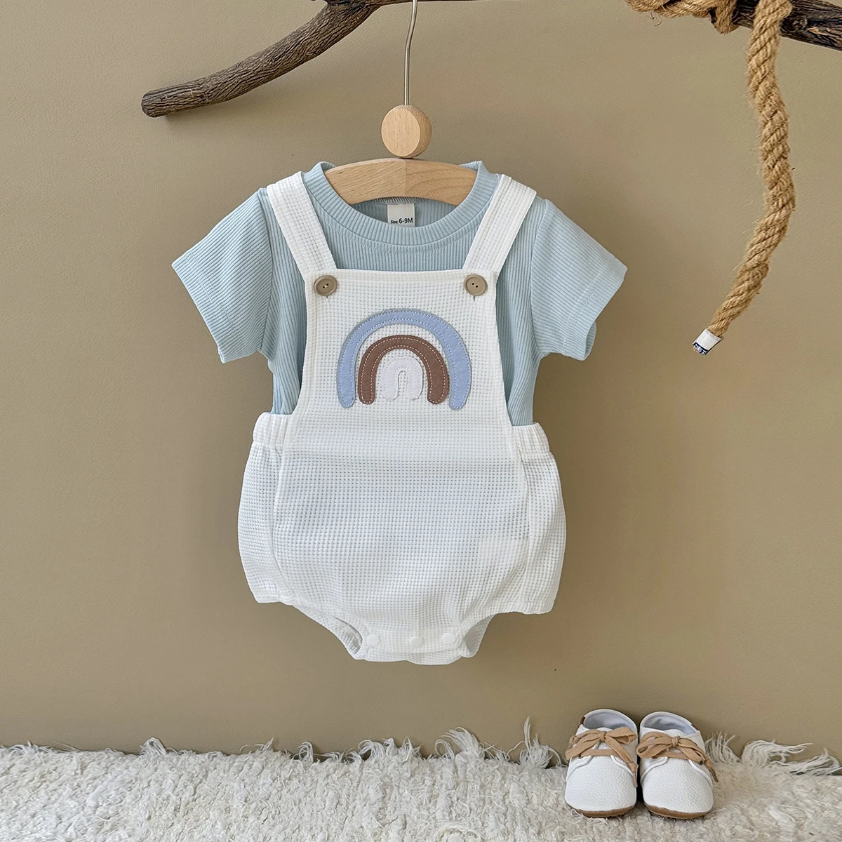 Neugeborenen-Babykleidung für Jungen, Sommer-Mädchenset, Regenbogen-Patch-Overall, Strampler + Kurzarm-Shirt, 2-teiliges Set – Detail 7