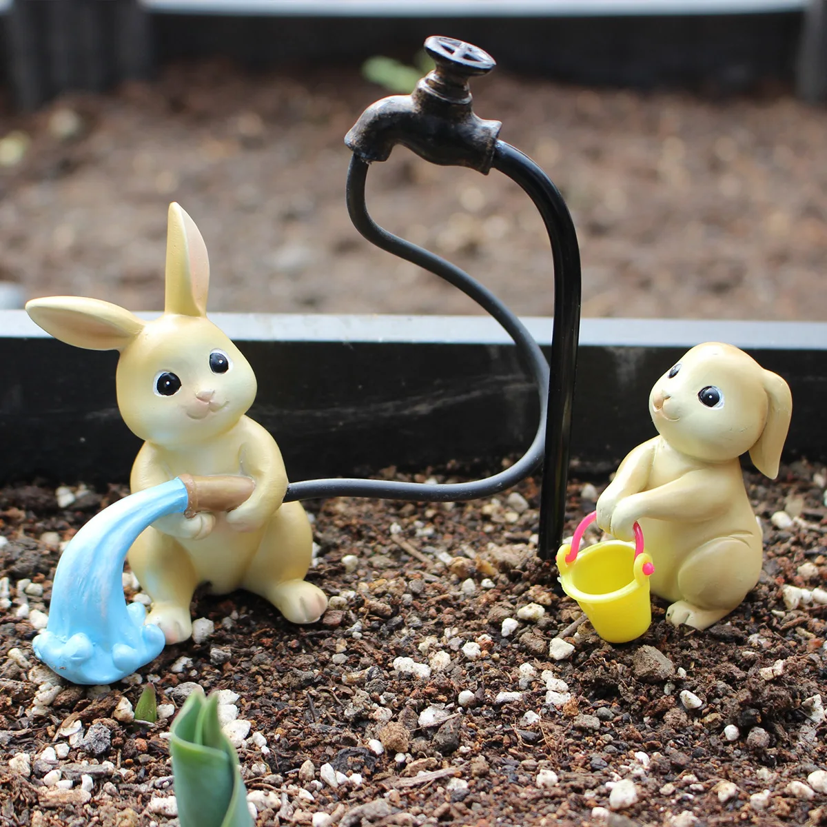 

‌ 2 шт./компл., скульптура кролика из смолы с распылением воды-разбрызгиватель для наружного сада, декор для газона и детской площадки ‌