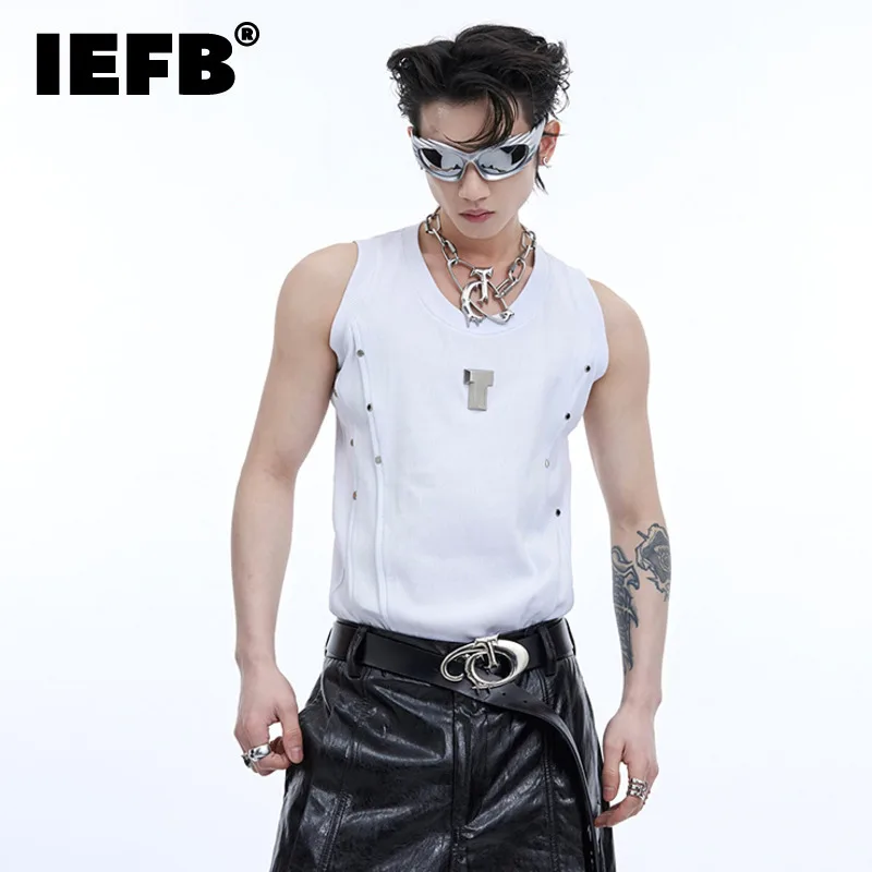 

IEFB High Street Men's Vest Metal Pleated Design Round Neck Sleeveless Casual Male Tank Tops New Stylish Summer 9C6750