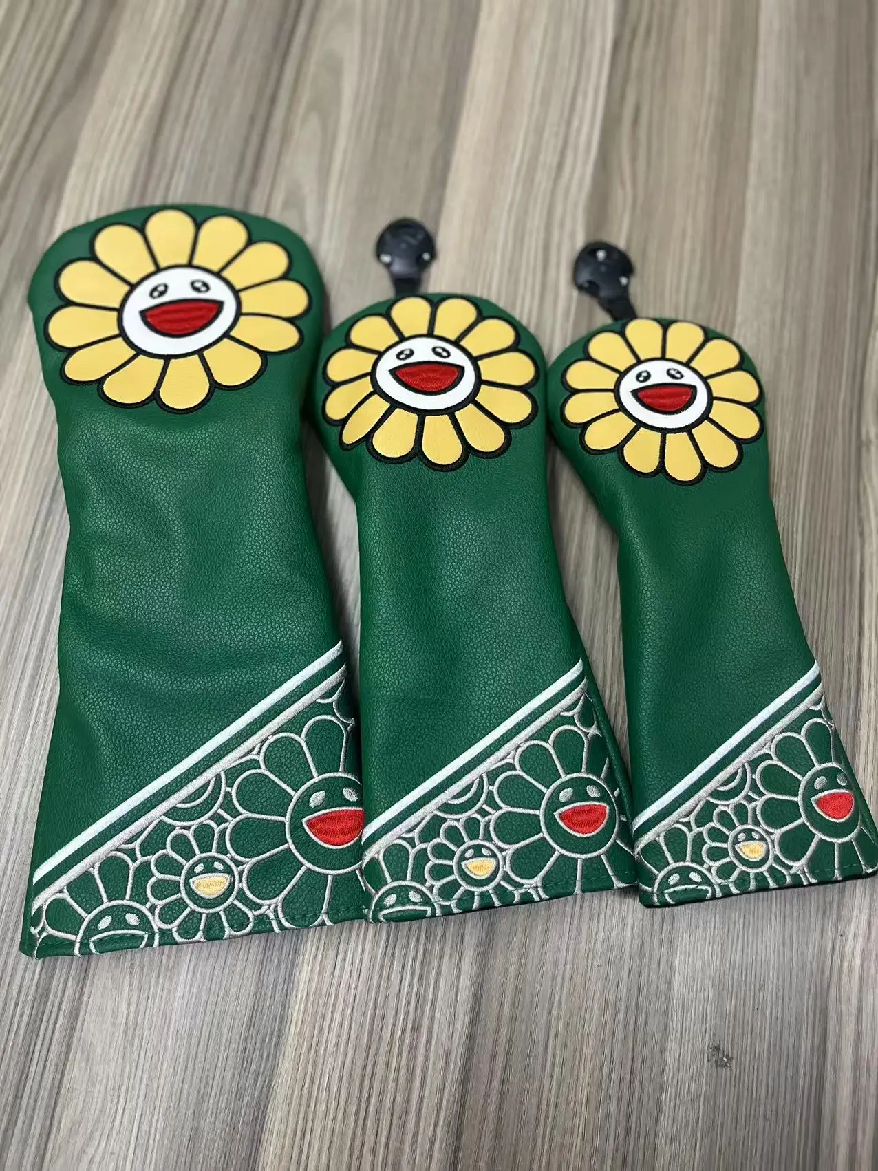 

Golf club cover, personalized cartoon club cover, sunflower smiling face club head cover, waterproof and wear-resistant