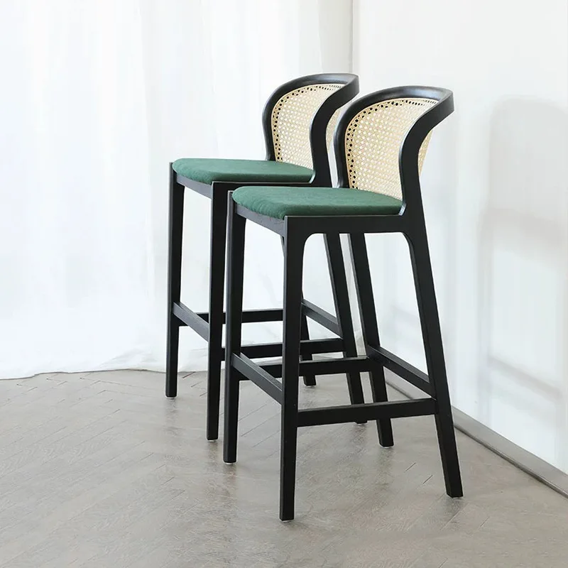 

Compact Versatile Customizable high chair