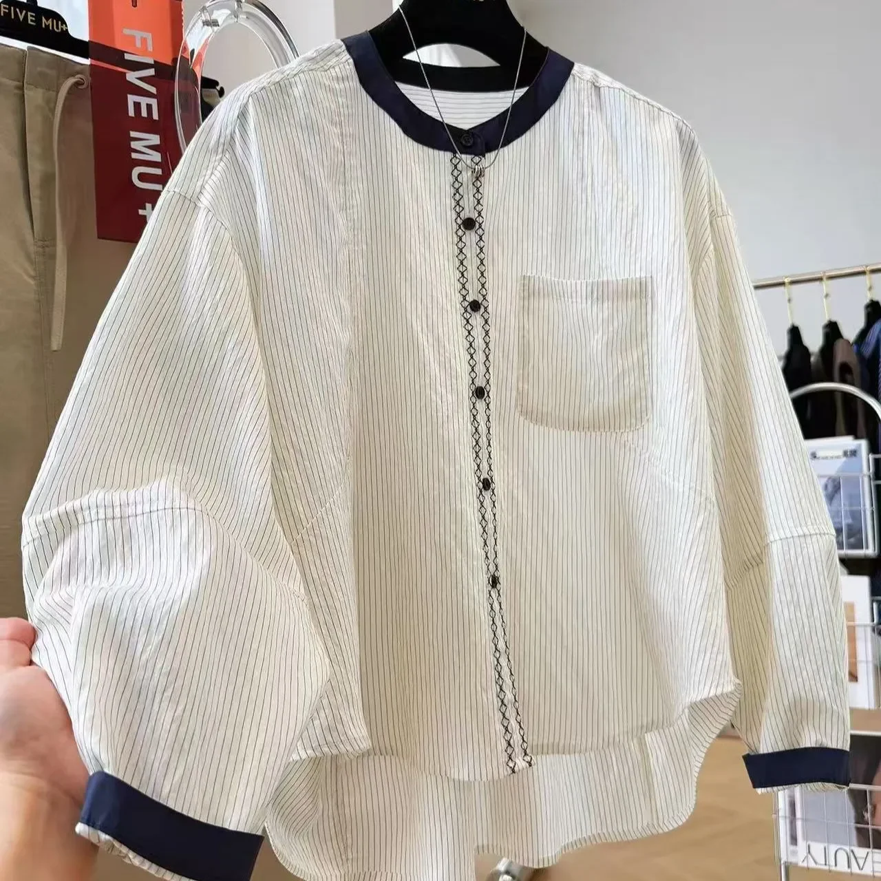 Camicia coreana a maniche lunghe a righe girocollo in colore a contrasto per donna con piccola camicia autunnale di temperamento chic di fascia alta