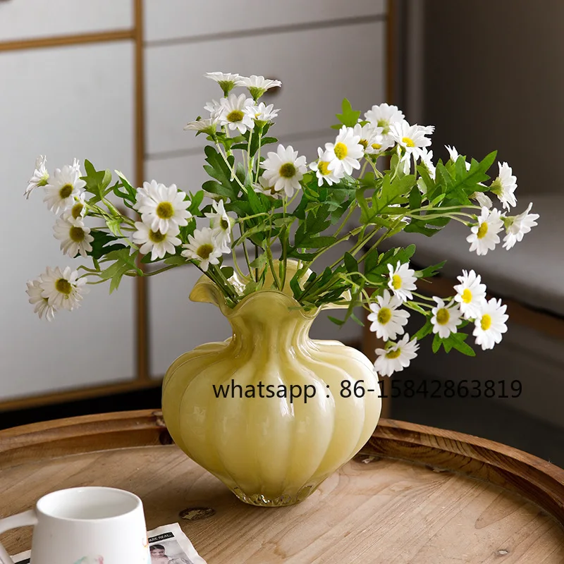 Handgefertigte mittelalterliche Fenton-Kürbisvase mit gewelltem Mundrand und Spitze – Dekorative Vase für Modellräume und Wohnzimmer