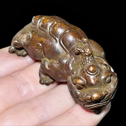 Miscellaneous solid copper-zinc alloy brave beast ornaments tea pet home decoration stationery ruler ruler.