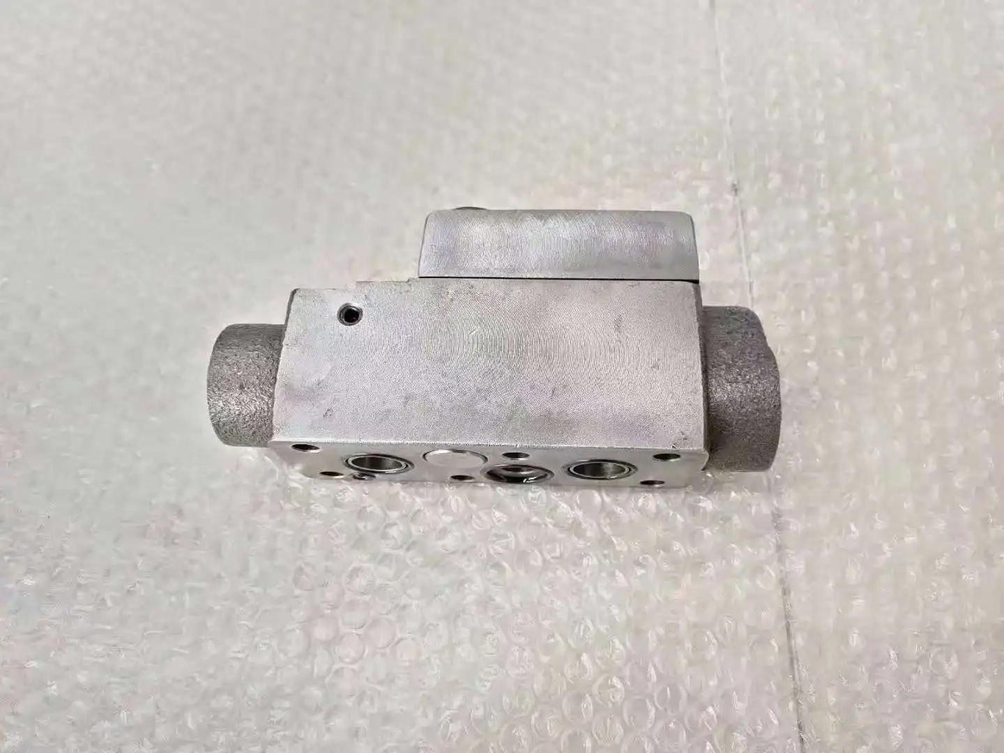 723-50-5310 2 Excavator Spare Parts Relief Valve for Komatsu Excavator PC130-7 Relief Valve Fast Delivery