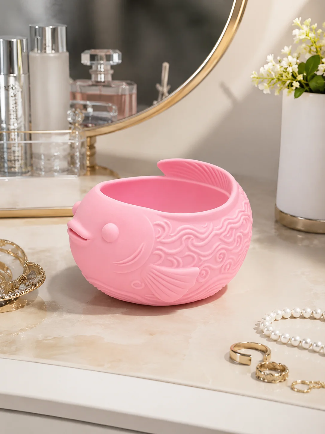 Pink Cute Little Fish Storage Bowl Made of Petg with a Matte Texture and Embossed Wave Pattern, Large Capacity, Wide Opening, Multi-Purpose Desktop Storage Container, Also Serving as a Small Fish-Shaped Pen Holder, Makeup Brush Holder, Jewelry Tray, Can Hold Jewelry, Hair Accessories, Stationery, Small Items, Suitable for Dressing Tables, Bathroom Countertops, Office Desks, Study Tables, Cute Animal-Shaped Desktop Decoration, Home Decor for Girls' Rooms, Creative Gift for Women and Girls view 3
