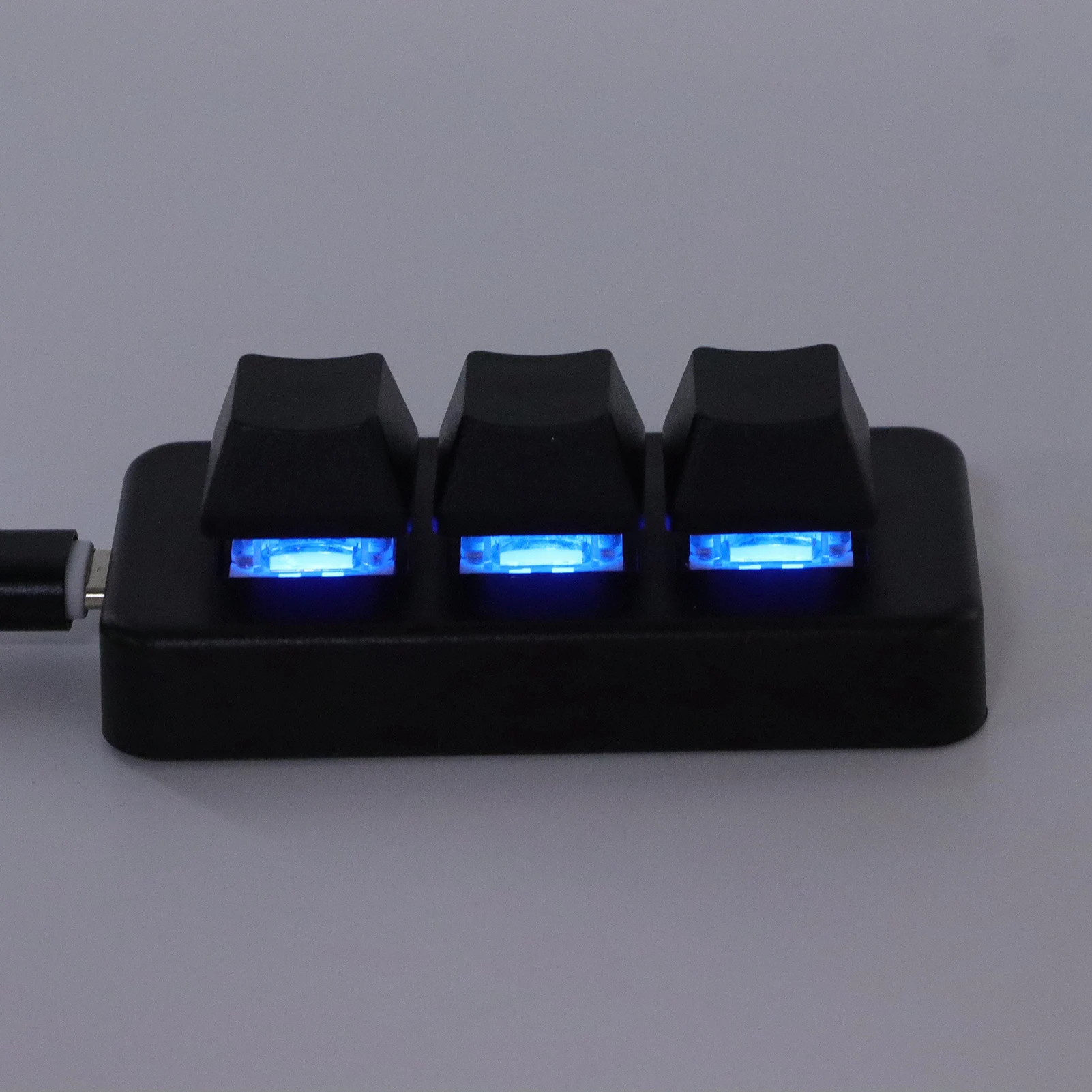 3 ปุ่มกด RGB Backlit 3 ปุ่มอินเทอร์เฟซ USB Mini Mechanical Programmable Plug And Play แป้นพิมพ์มาโครสําหรับคอมพิวเตอร์สีดํา