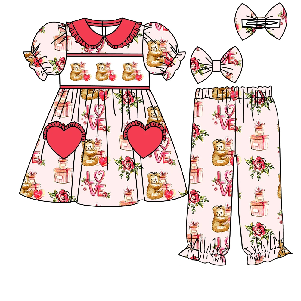 بيجامة بناتي رائعة بطابع عيد الحب مزينة بنمط "LOVE" على شكل قلب وجيوب مزينة بالدانتيل على شكل قلب