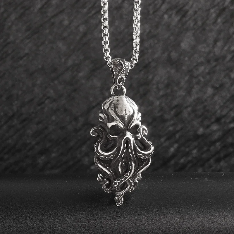 Retro Punk Deep Sea Monster Octopus Medal Pendant Necklace Men and Women Fashion Hip-Hop Trend Jewelry Accessories