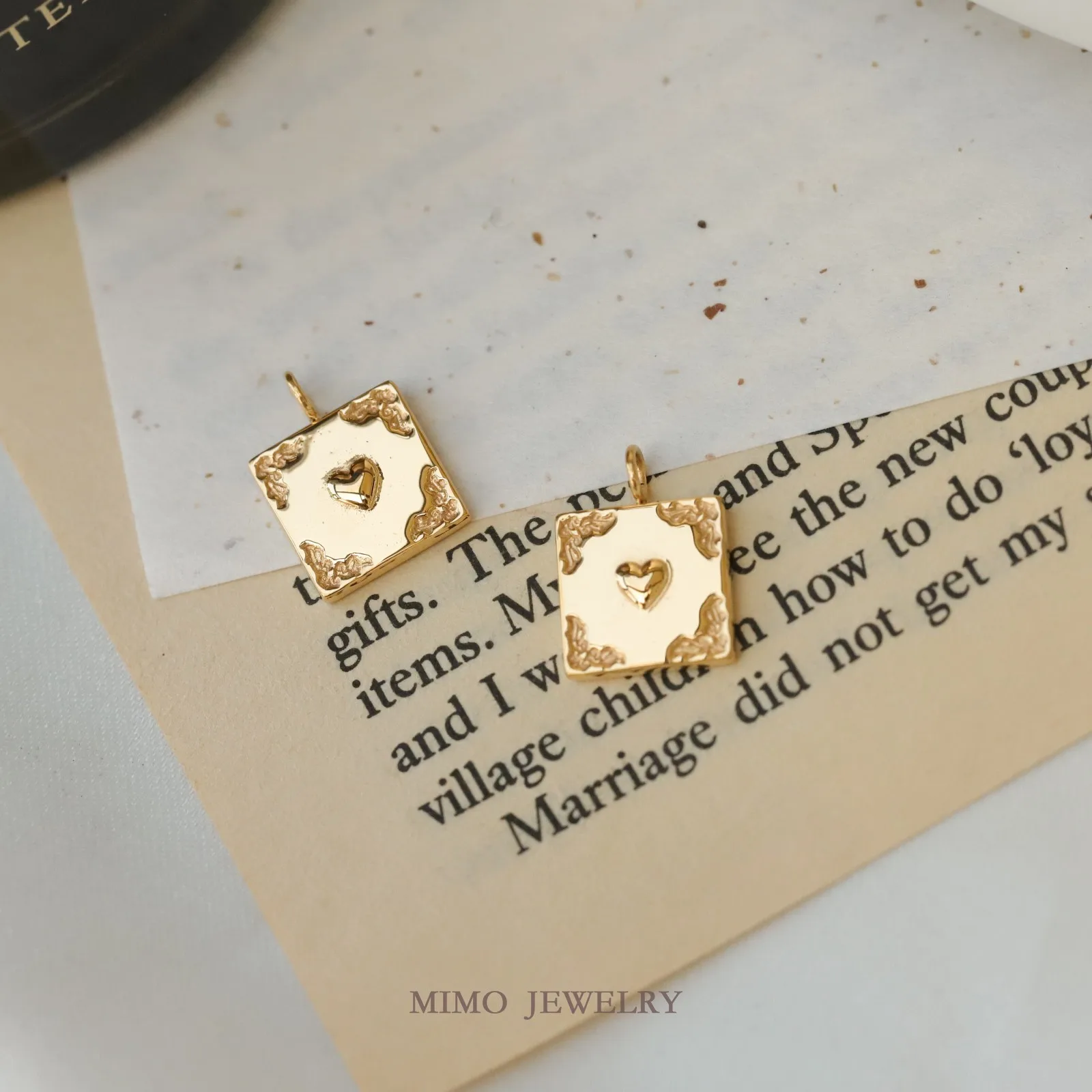 Retro and Sweet Block Relief Love Charms Pendant Supplies DIY Hand Stainless Steel Gold Plated Accessories 10MM