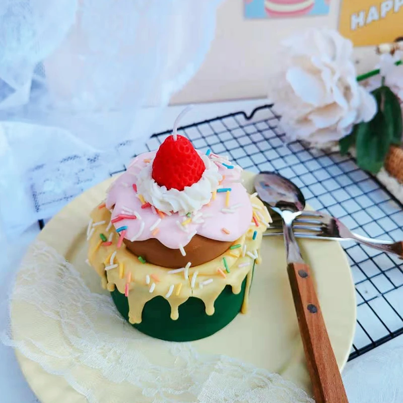 Handmade Color-Block Strawberry Cake Soybean Wax Ornament Cute Girly Birthday Gift Kitchen Dining Home Decor