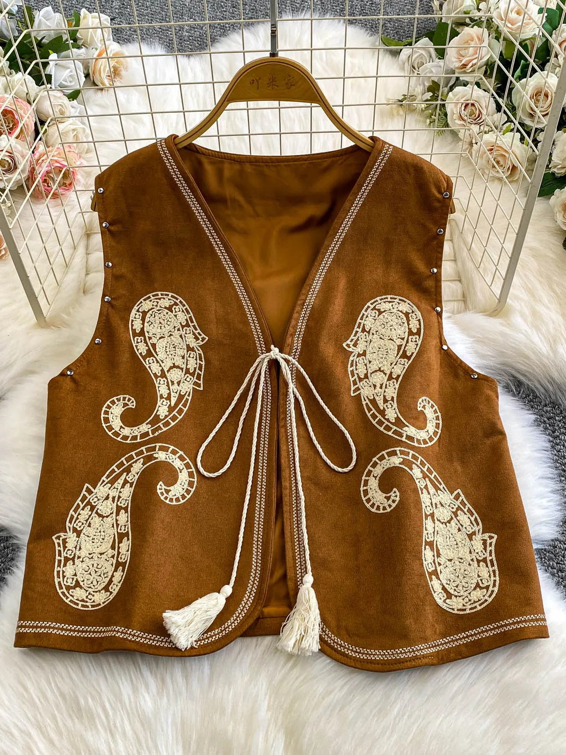 

Коробов винтажные инди-фолк с V-образным вырезом без рукавов и вышивкой пейсли, универсальные модные жилеты на шнуровке