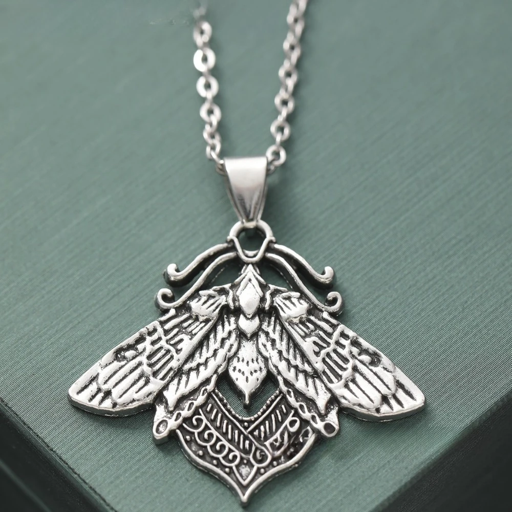 Personality Gothic Exquisite Relief Silver Color Insect Death Moth Pendant Necklace for Women Men Halloween Choker Jewelry Gifts