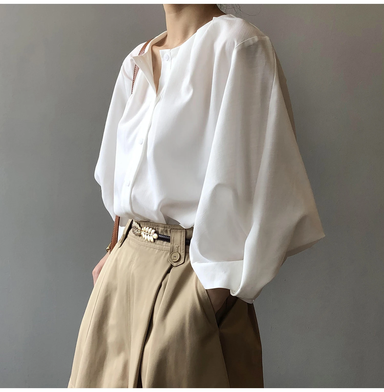 Spring Autumn Vintage Lantern Sleeve Women's White Blouse 2025 New Single Breasted O-neck Casual Loose Office Shirts Tops Female