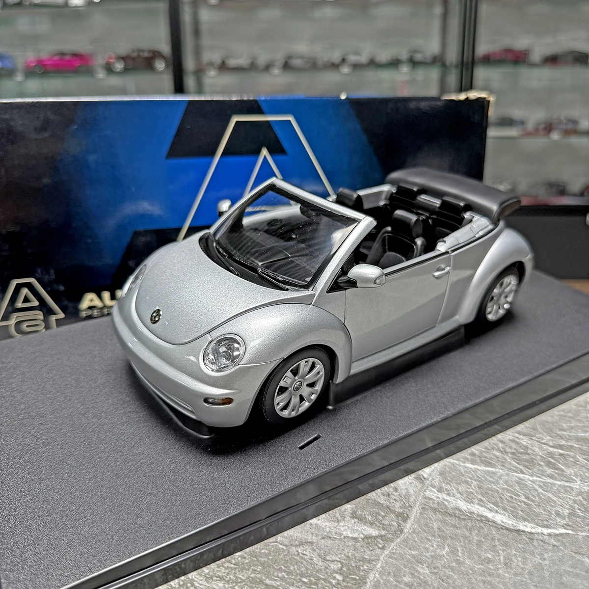 

Autoart 1:18 NewBeetle Cabriolet Silver Simulation Limited Edition All Open Alloy Metal Статическая модель автомобиля Игрушка в подарок