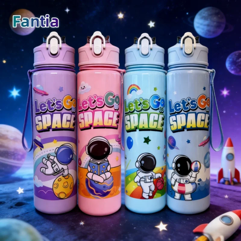 

Casual 750ML Astronaut Space Cup Plastic With Latch Sippy Cup High Quality Student Water Cup Outdoor Sports Portable BPA-Free