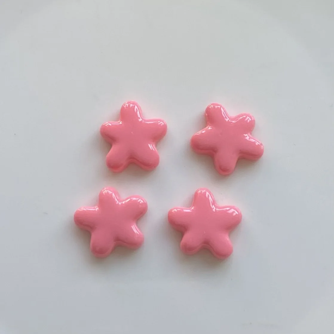 5pcs ins cute cream glossy five-petaled plum blossom DIY resin accessories earrings hairpin mobile phone case material