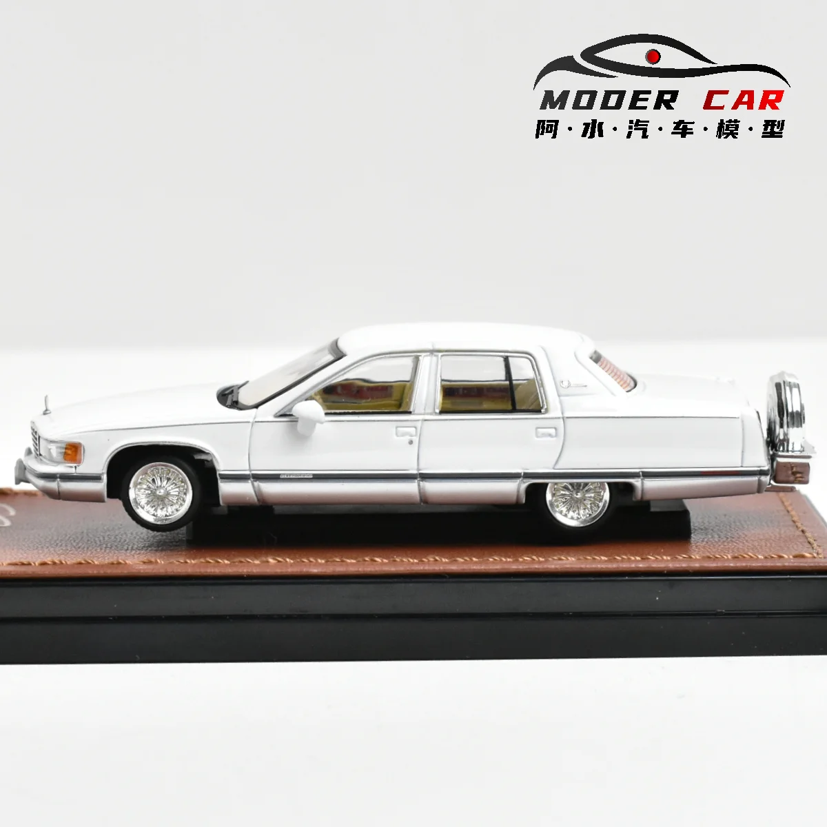 GOC 1:64 Fleetwood  Naiska Diecast Model Car