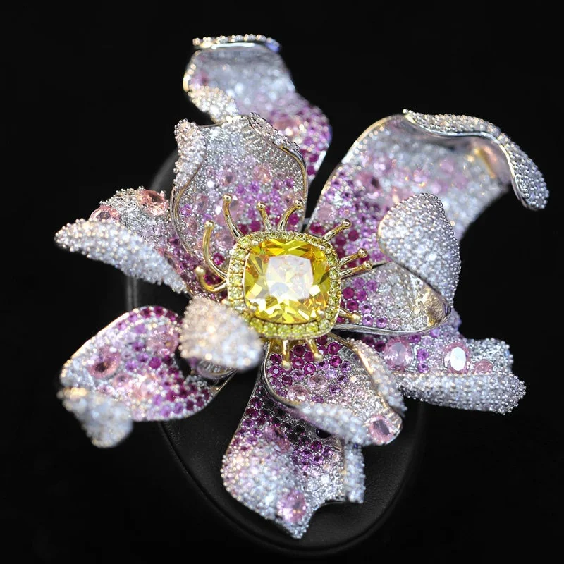 New Luxurious 5A Cubic Zirconia Larger Crabapple Flower Brooch Elegant Daisy Jewelry High End Suit Dress Coat Accessories Pin