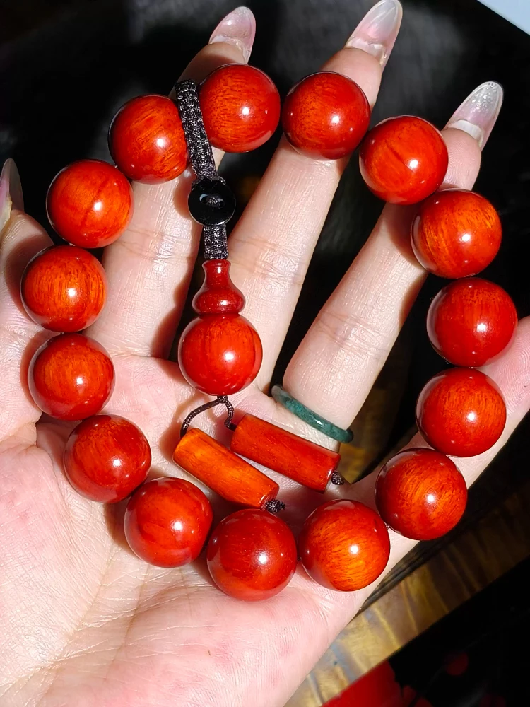 

Zambia Blood Sandalwood Bracelet Old Material 1.5 High Oil High Density Small Leaf Purple Sandalwood Bead Bracelet