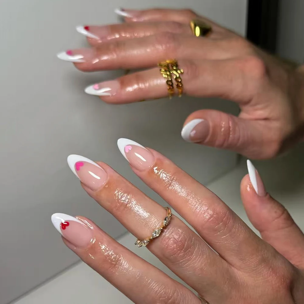 

24 pieces per set. Short oval-shaped white heart-shaped French pressing nails, in a Valentine's Day style.