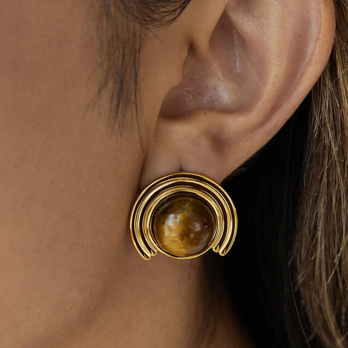 

AIKOER Vintage Classic 18K Gold Color Plated Circular Ribbed Tiger Eye Stone Earring Hypoallergenic Stainless Steel Jewelry Gift