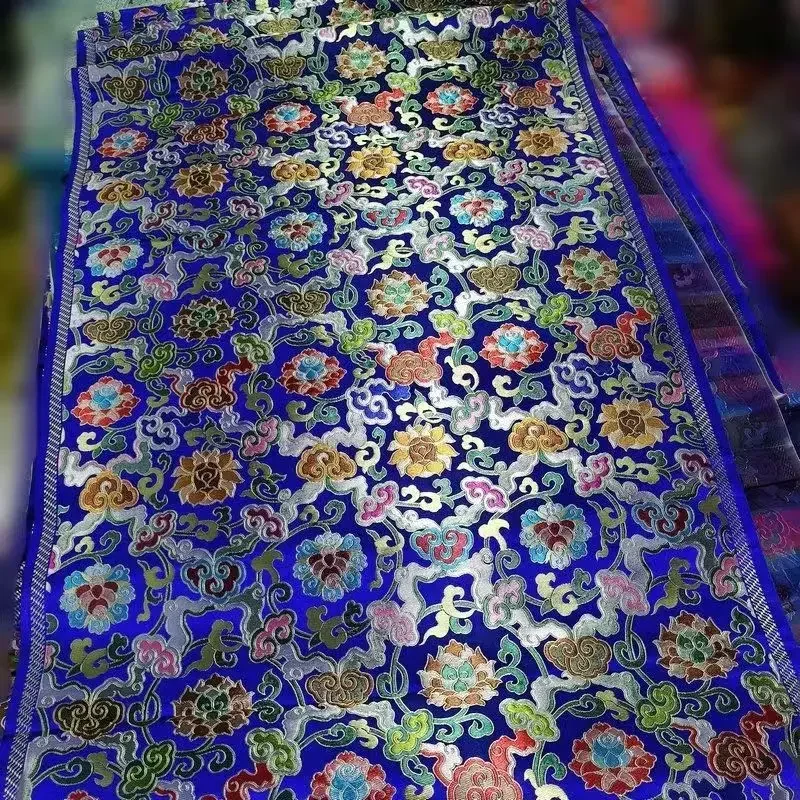 

Новая жаккардовая утолщенная ткань с благоприятным облачным узором в виде лотоса для террасы Будды и декоративная ткань для зала Будды