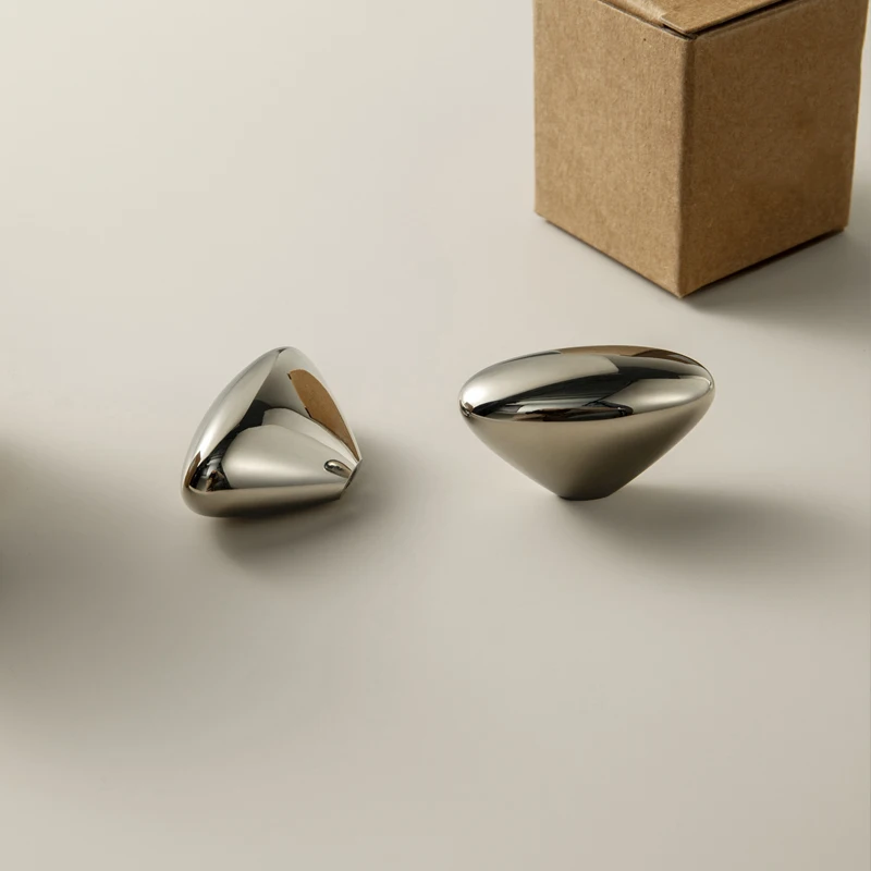 Goo-Ki High-end Solid BrassTitanium Silver Furniture Door Knobs and Cabinet Handles Kitchen Cupboard Drawer Pulls Mushroom Knob
