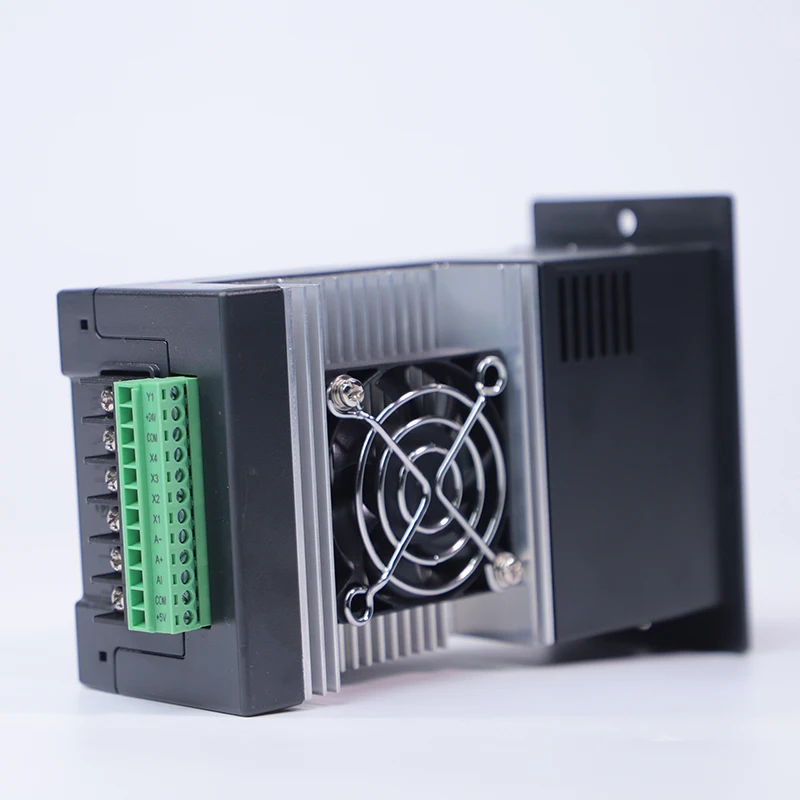 High Performance Single 220V AC Inverter Variable Frequency Drive 4KW 0-300HZ Efficient Variable Speed Motor Application